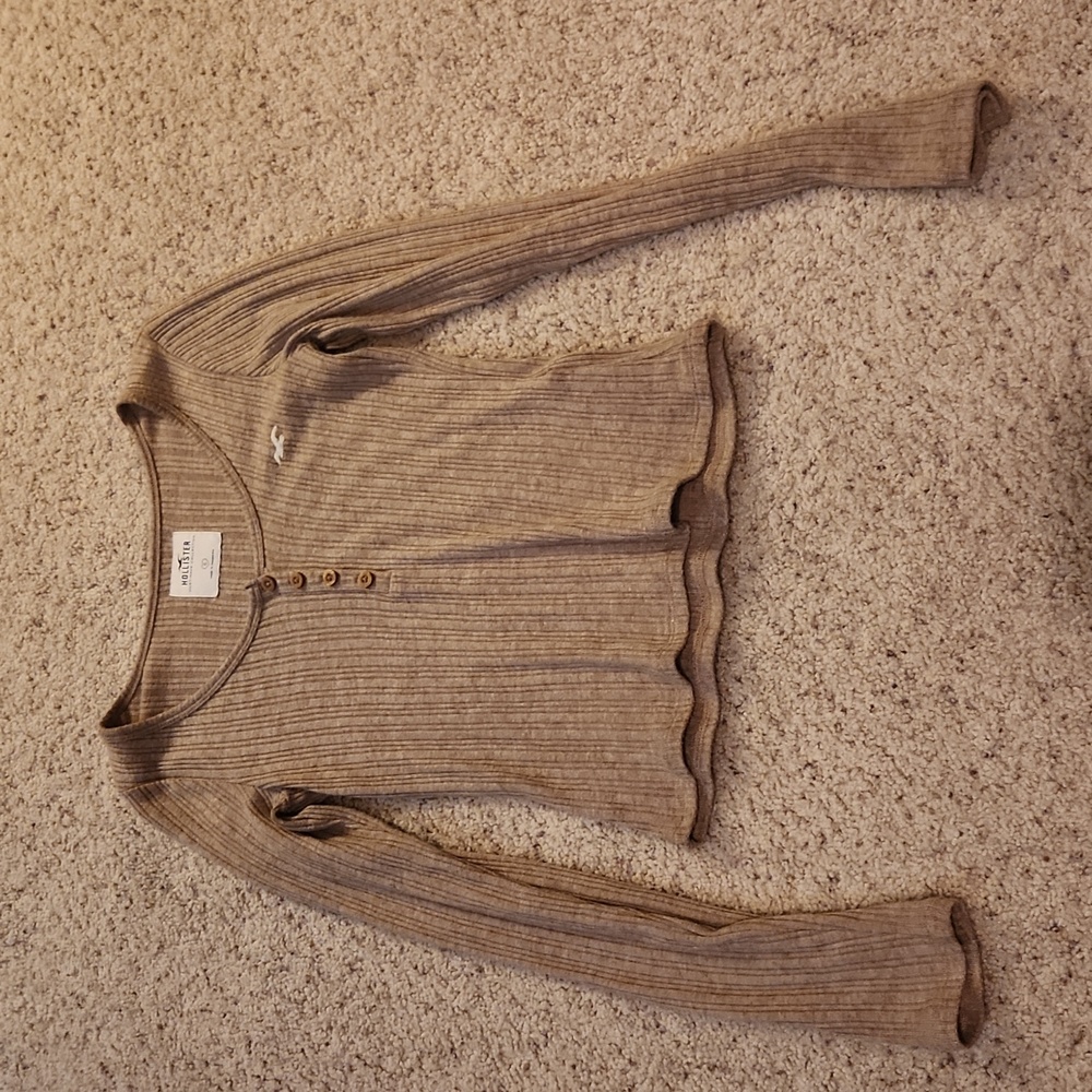 Girls (Juniors) Hollister Shirt.